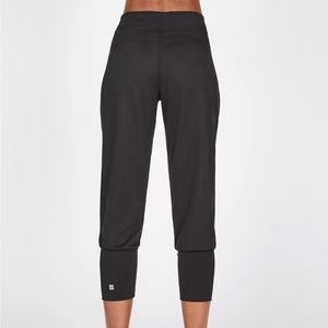 NWT Sweaty Betty Gary Yoga Jogger Crops Large Black NEW STILL ONLINE full price!